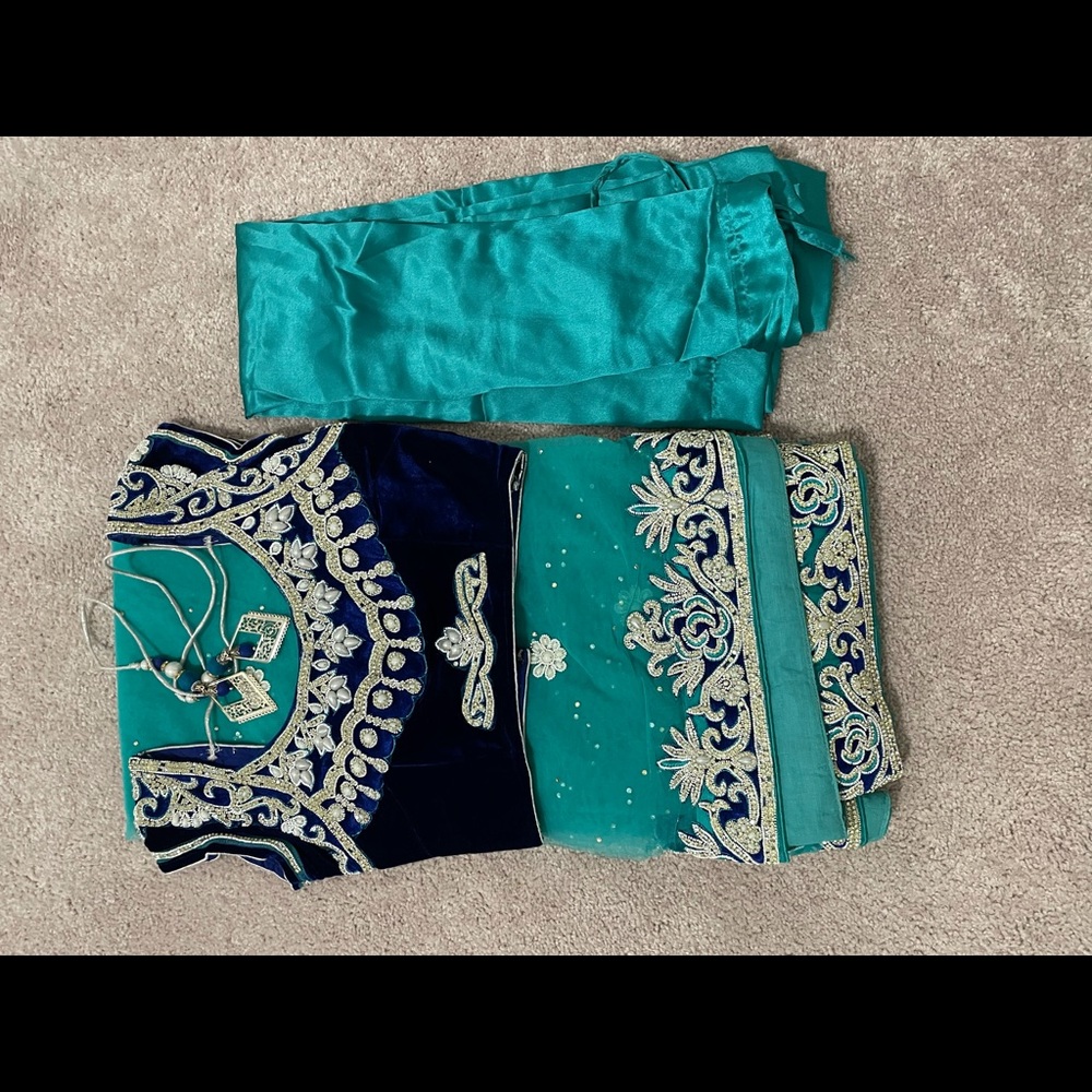 Net Saree - Picture 2 of 3
